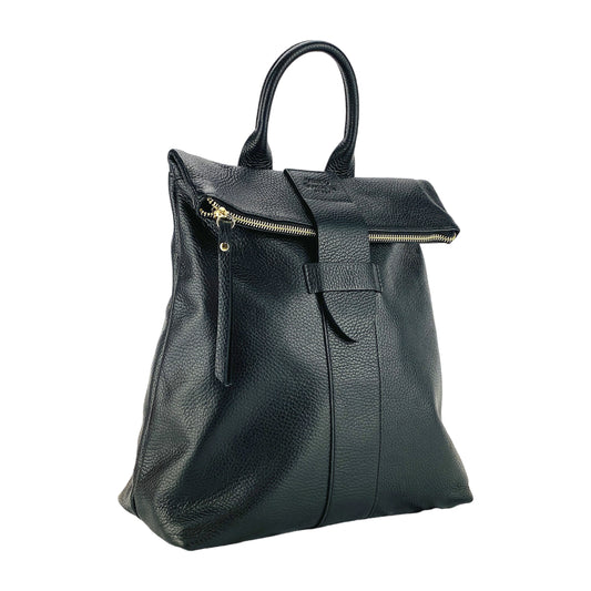 RB1021A | Soft women's backpack in genuine leather Made in Italy with adjustable shoulder straps. Zipper and accessories in shiny gold metal - Black color - Dimensions: 30 x 34 x 10.5 cm